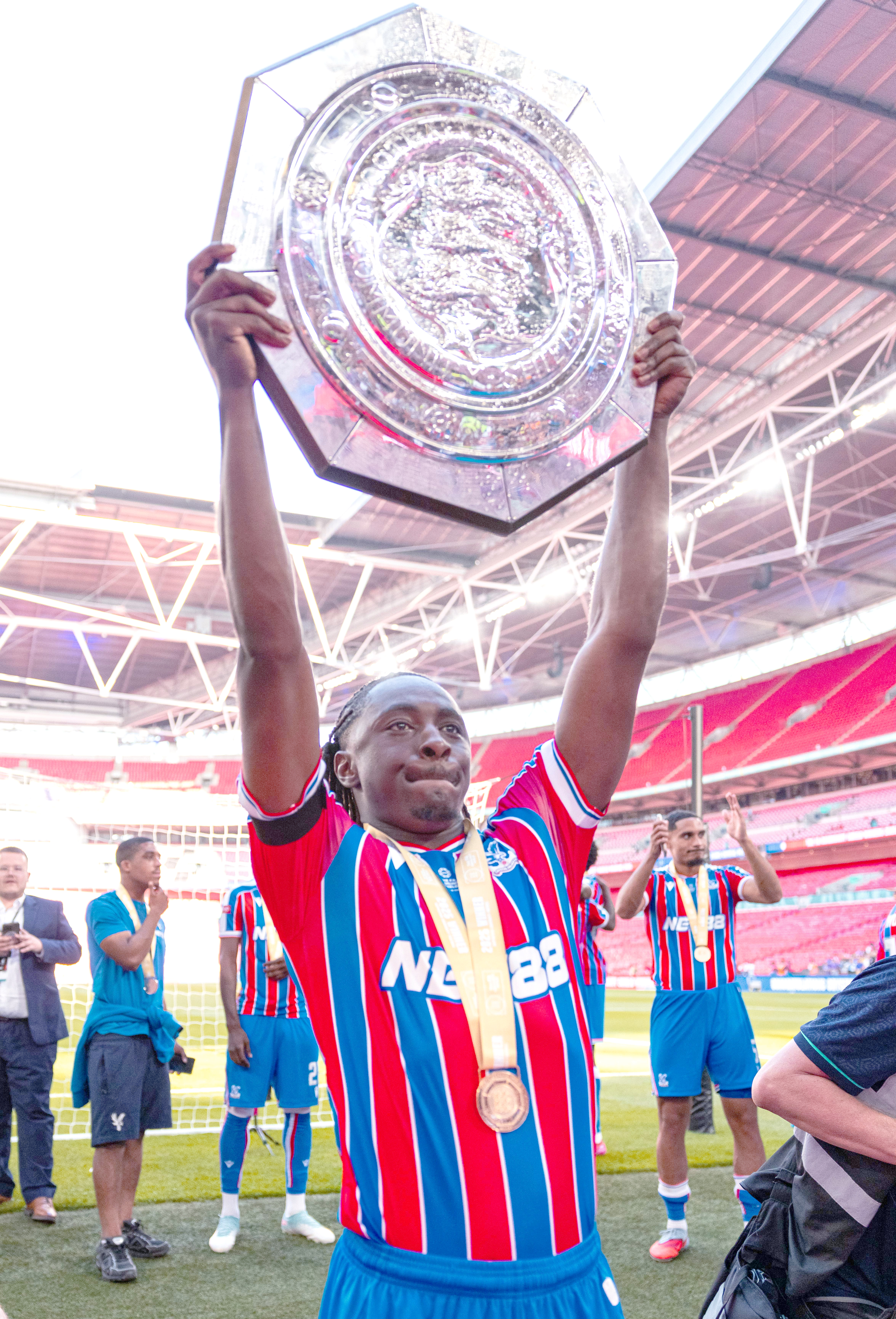 九游手机版利物浦迎社区盾关键赛，集结日队长鼓劲，球迷炸锅，轮换策略成焦点的简单介绍